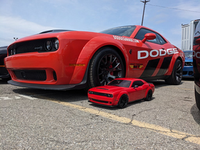 Miniatura 1/5  Scale Dodge Challenger [EDIÇÃO LIMITADA]